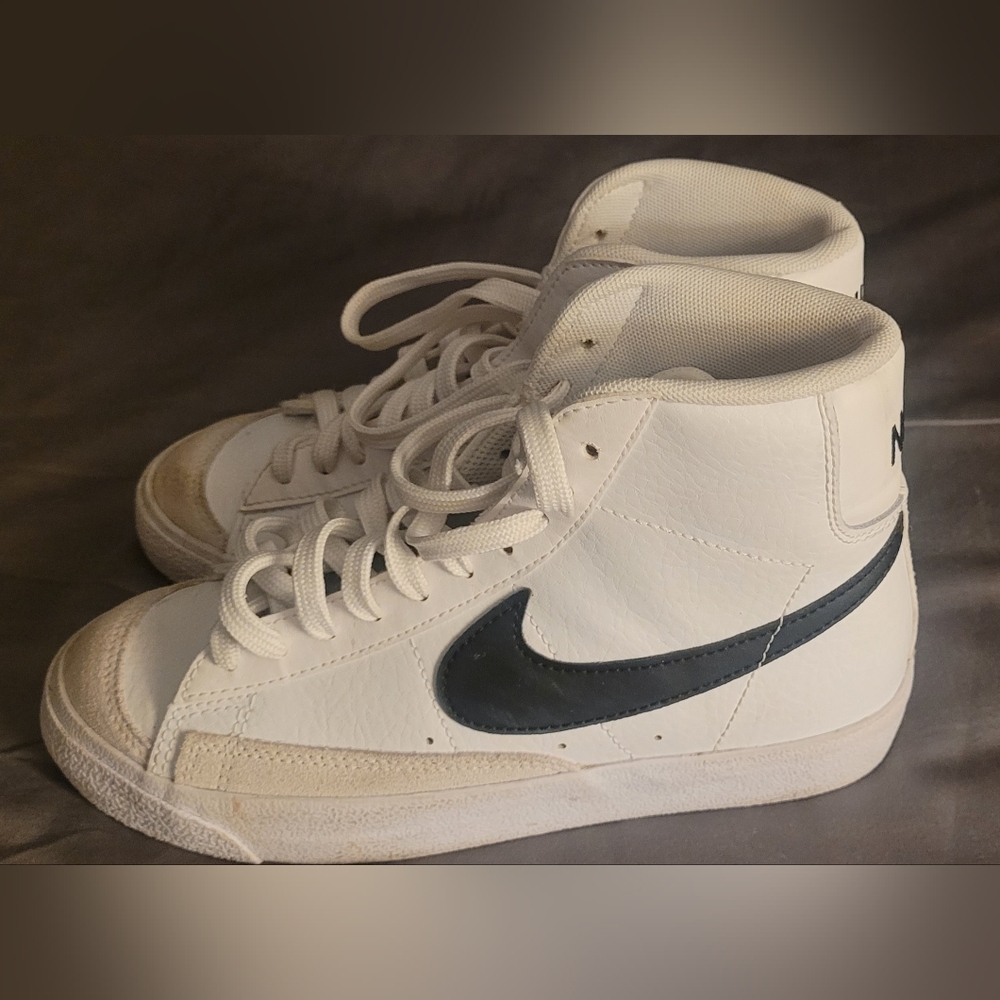Nike Blaze Size 4Y White With Black